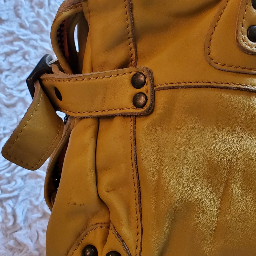 Bica cheia leather mustard color purse - Picture 2 of 5